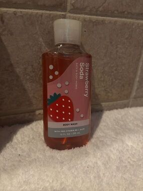 Bath & Body Works Strawberry Soda Body Wash - Full Bottle